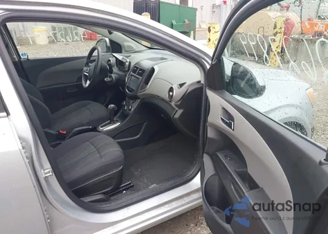 2015 Chevrolet Sonic Lt Auto z USA, uszkodzony, nr VIN 1G1JC6SH7F4104206